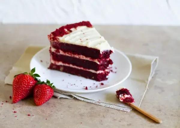 Red Velvet White Chocolate Ganache Cake